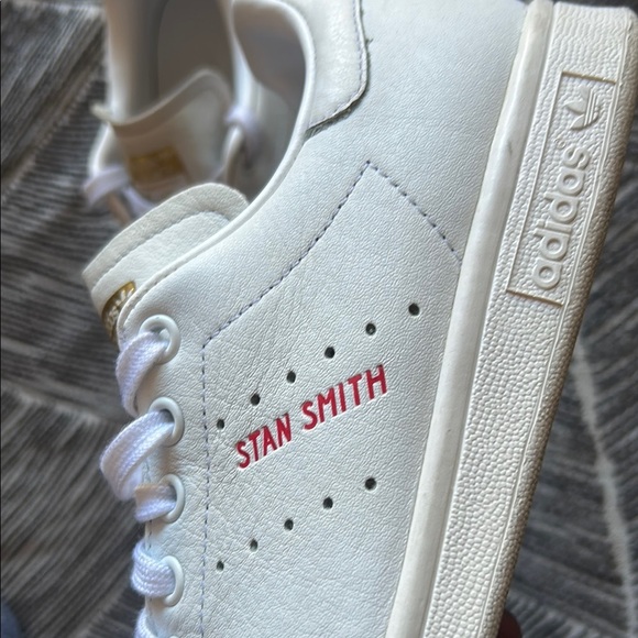 Adidas White and Red Sneakers with Minimalist Design sizes 8 good conditions - Picture 4 of 10